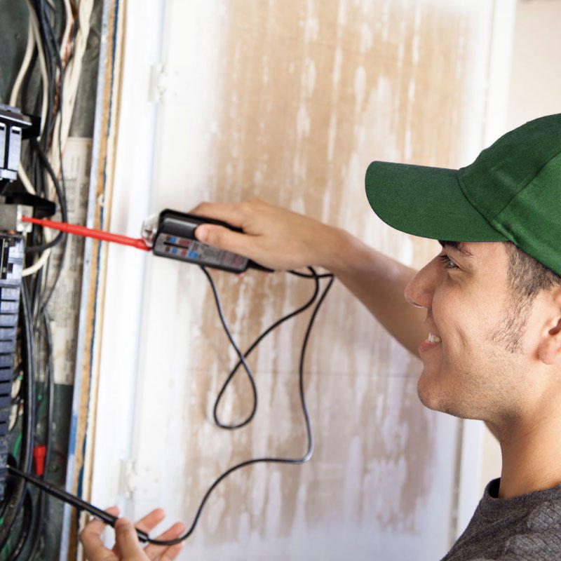 فني كهربائي